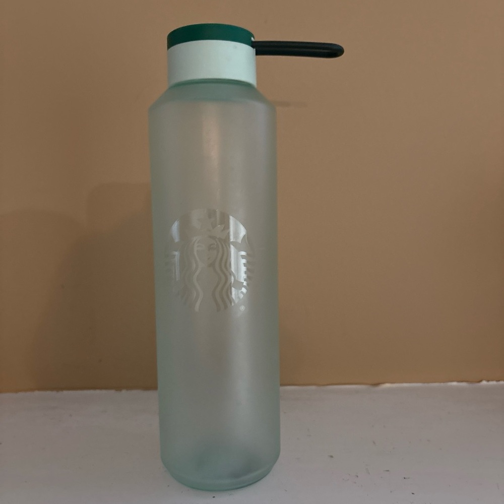 Starbucks 24oz Mint Green Tritan Plastic Water Bottle Siren Logo Finger Loop